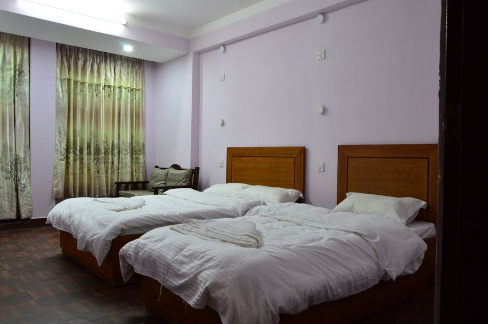 Famous House Kathmandu Hostel Buitenkant foto