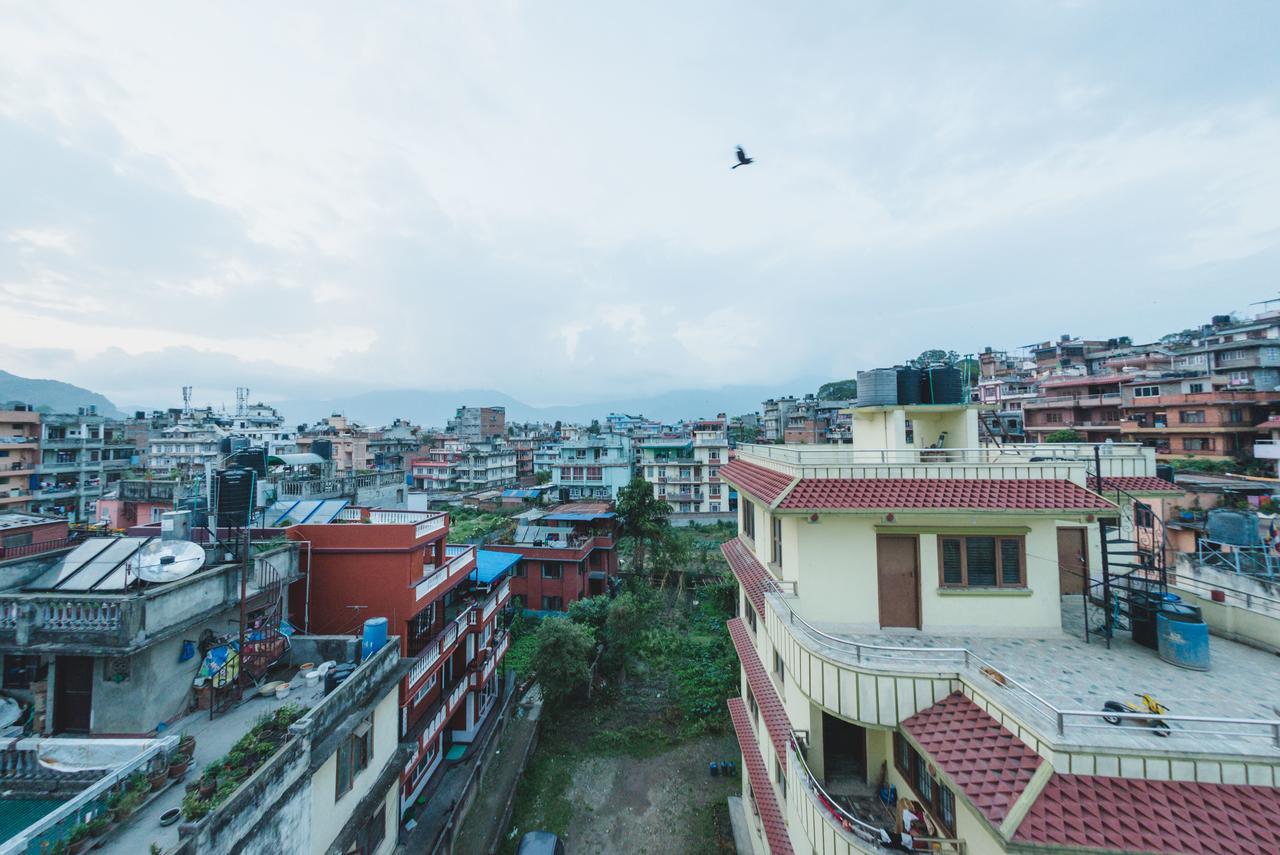 Famous House Kathmandu Hostel Buitenkant foto