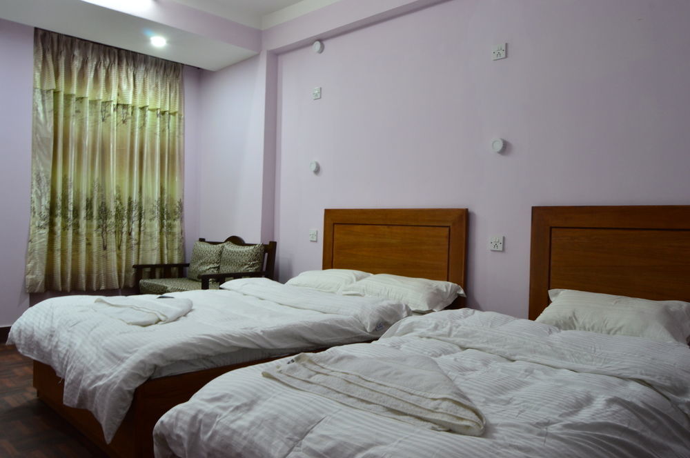 Famous House Kathmandu Hostel Buitenkant foto